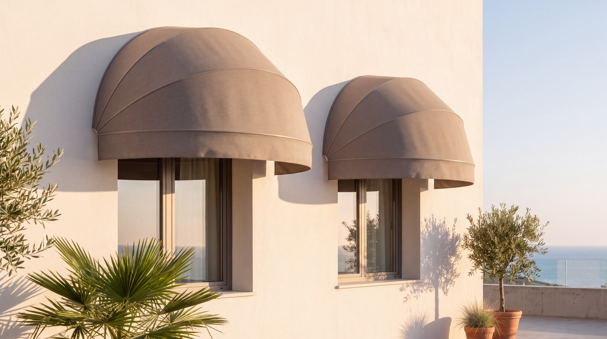 Tenda da sole a cappottina su misura per finestra